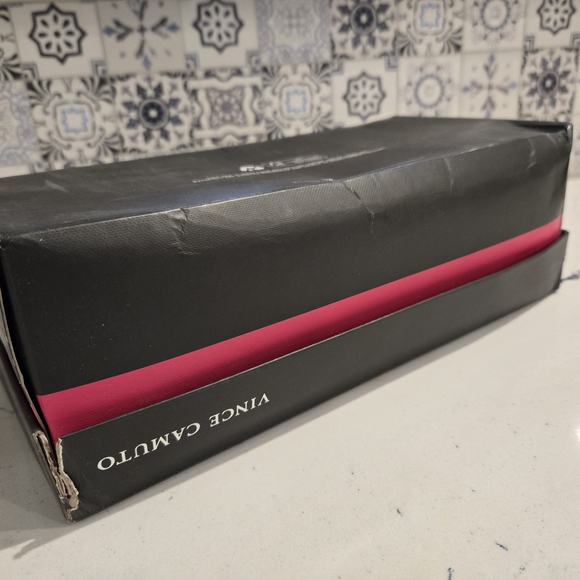 Vince Camuto Women's Size 9 Toe-Loop Kitten-Heel Sandals - Picture 9 of 10